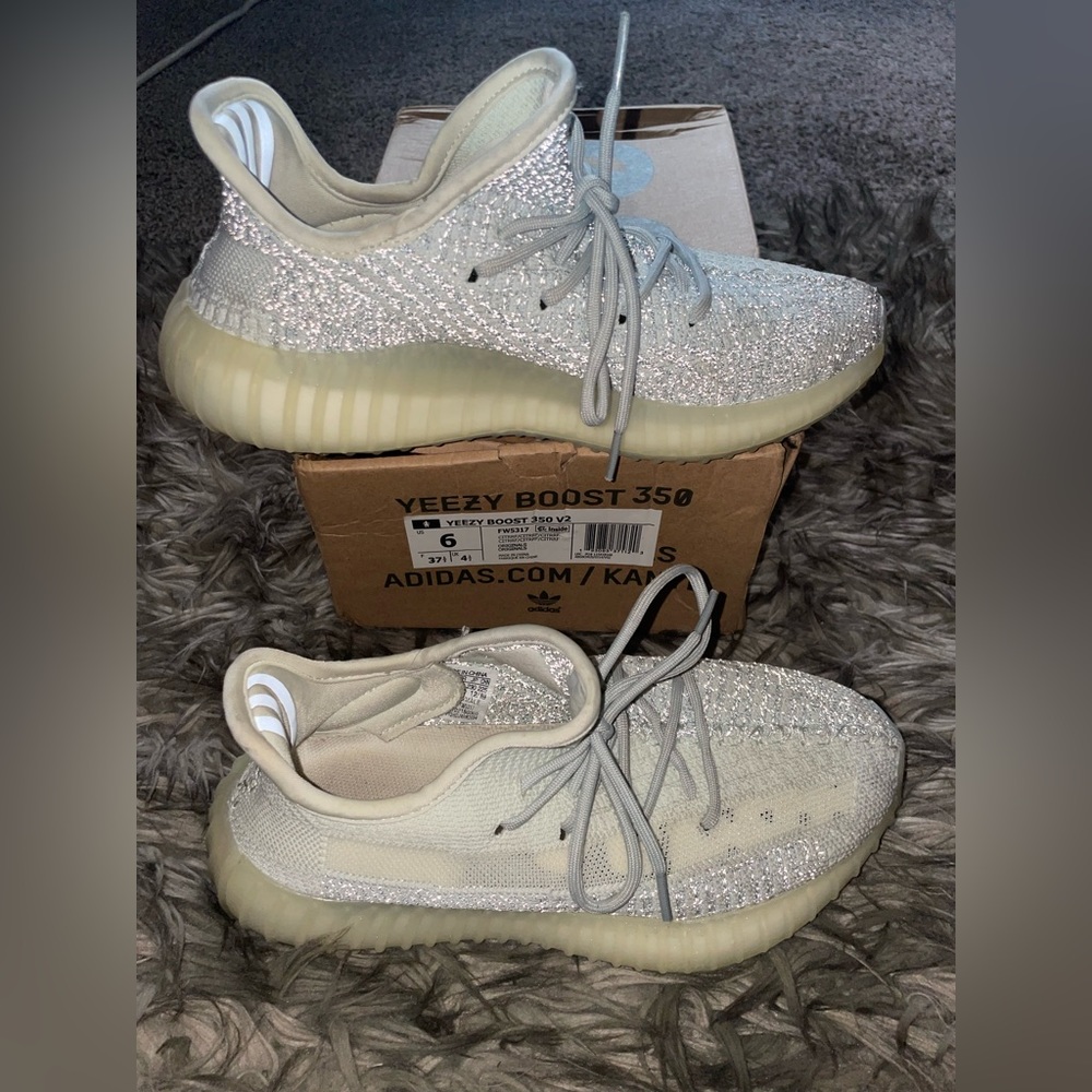Yeezy 350 V2